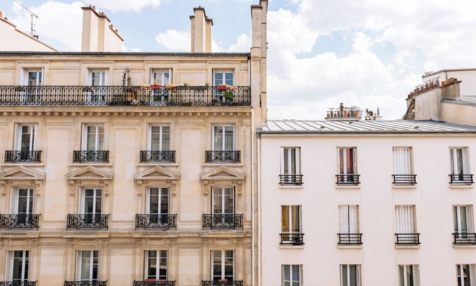 Levallois-Perret Apartment | Spacious&Stylish 2BD Apartment for 4