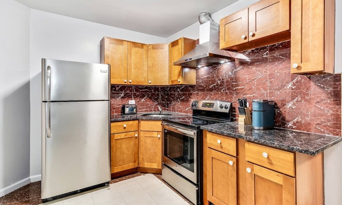 Chinatown Apartment | Spacious&stylish 2bd apt With Great Location!