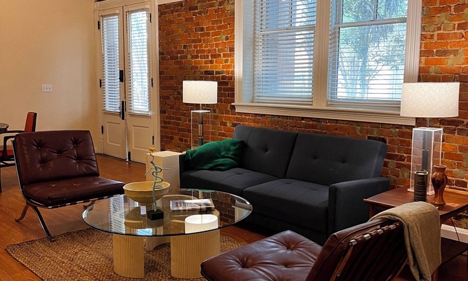 Elloree Apartment | Spacious Stylish One Bedroom Apartment