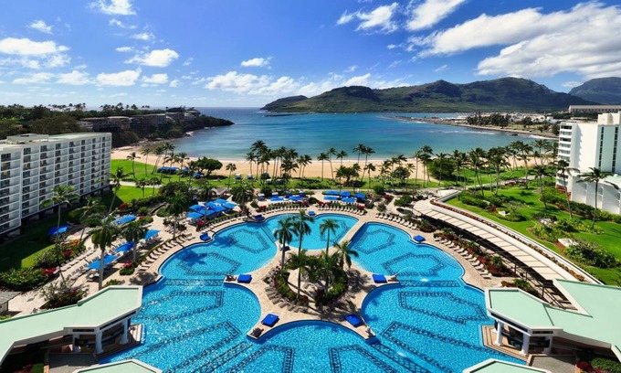 Nawiliwili Resort | Spacious Suite w/Private Lanai | Beachfront Retreat w/Airport Shuttle