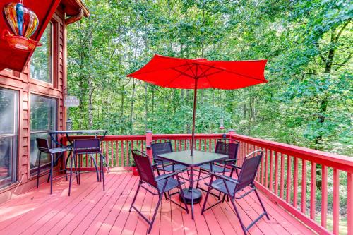 Talking Rock House | Spacious Talking Rock Cabin Game Room, Fire Pit!