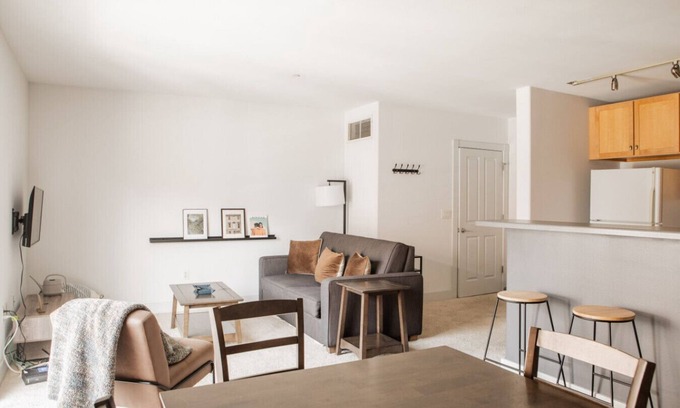 Historic Third Ward Apartment | Spacious Third Ward Apt Near Summerfest with Balcony