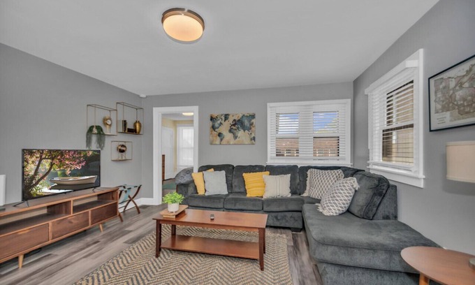 Bay View House | Spacious Top Floor Home on KK AVE BAYVIEW