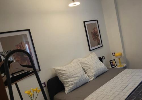 Montagnac House | Spacious town house with balcony