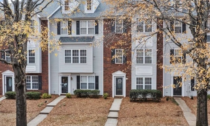 Cornelius House | Spacious Townhome near Lake Norman in fantastic neighborhood