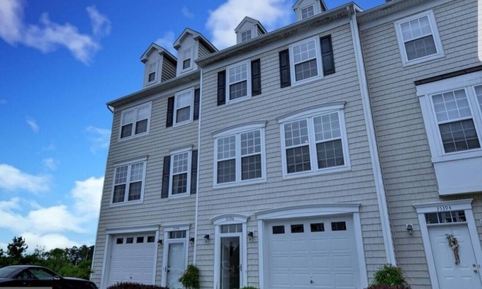 Long Neck House | Spacious townhouse near the bay and close to Rehoboth, Lewes and Bethany