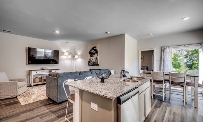 Little River House | Spacious Townhouse close to Beach and North Myrtle Beach Parks and Recreation