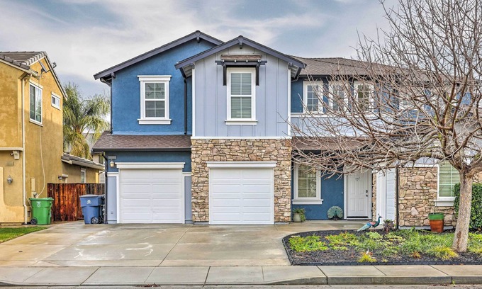 Tracy House | Spacious Tracy Home w/ Fenced Backyard!