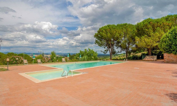 Varna House | Spacious Tuscany Retreat