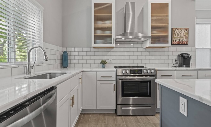 Southmoreland House | Spacious Upscale Retreat
