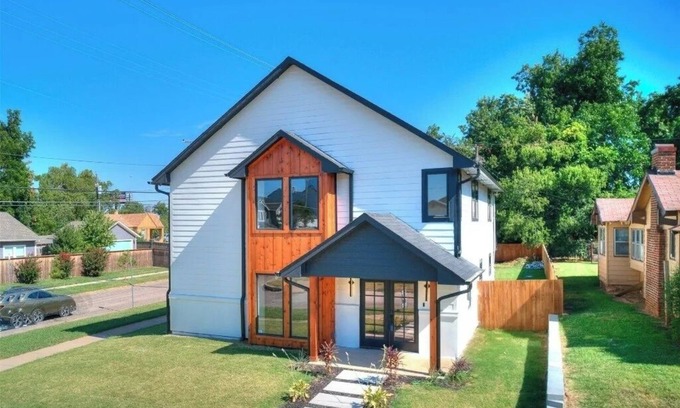 Lincoln Terrace House | Spacious upscale 4-bedroom house near the OU Medical Center