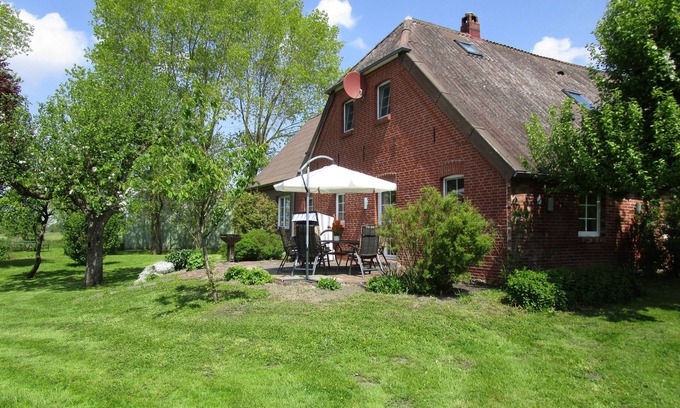 Sehestedt House | Spacious vacation residence for 6 pers. with pool and garden. Sauna - shared use