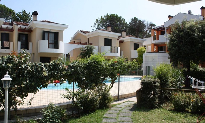 Bibione Pineda Apartment | Spacious Vacation Home in a Poolside Residence