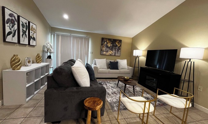 Valdosta House | Spacious Valdosta Townhouse