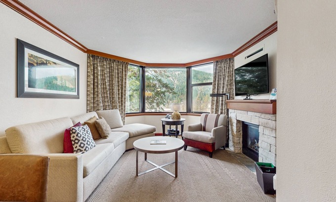 Olympic Valley Condo | Spacious valley-view ski-in/ski-out fireplace condo w/pool, hot tub & amenities