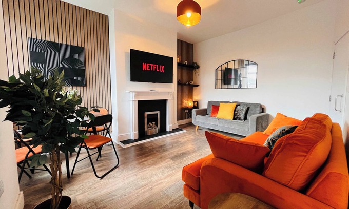 Eccles House | Spacious Victorian 5Bedroom 5Bathroom w Free Parking