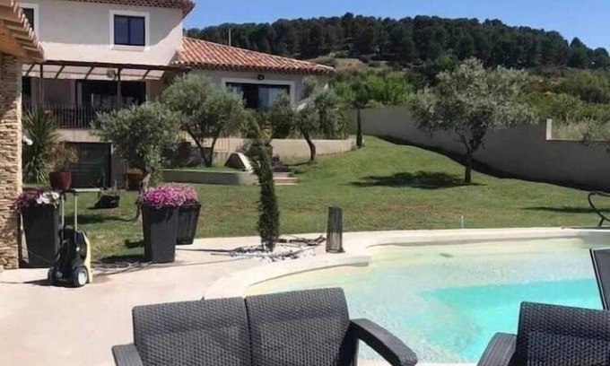 Pertuis House | Spacious VILLA 286 m2 overlooking the Sainte Victoire, garden, swimming pool.