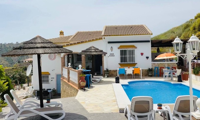 Vinuela Villa | Spacious villa and studios in Viñuela, close to the coast (Torre Del Mar)