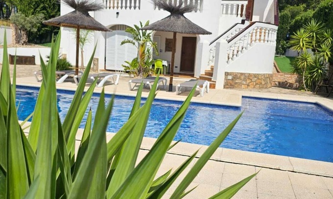 L'Escala House | Spacious villa in a quiet area with pleasant pool area