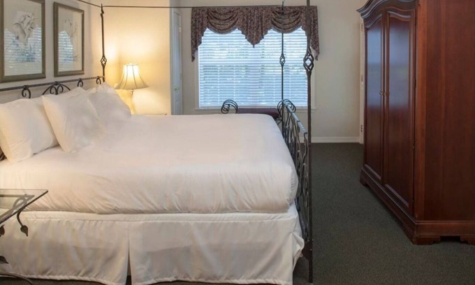 Branson Hotel | Spacious Villa w/Balcony, Full Kitchen + Kid-Friendly Play Area