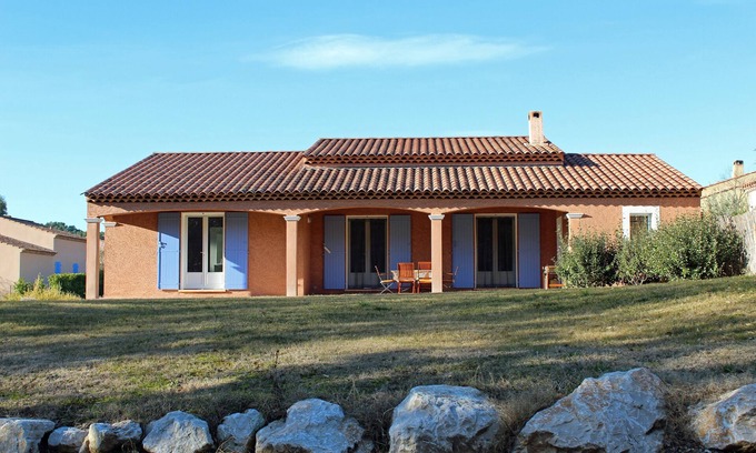 Pierrevert Villa | Spacious villa with shared pool in Pierrevert beside Golf du Luberon.