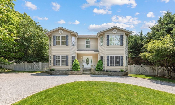 East Hampton North House | Spacious Village Fringe East Hampton Home W/Pool