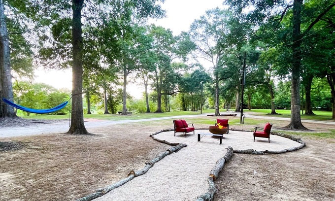 Lafayette Cottage | Spacious, Waterfront Cottage + 2.5 Acres on BAYOU in the HEART of Lafayette!