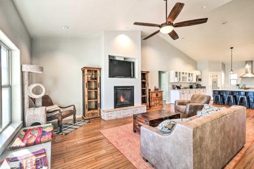 Williams House | Spacious Williams Home with Yard Near Hiking!