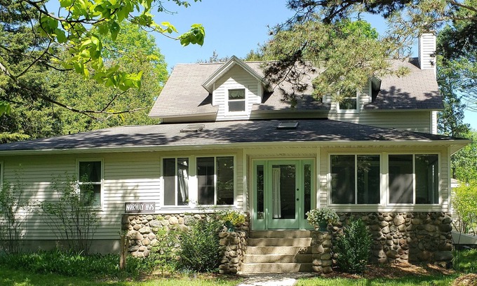 Ephraim House | Spacious-Wooded Lot–Family/Pet Friendly-Short Walk to Eagle Harbor