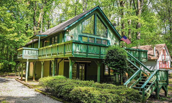 Pine Mountain Ski Chalet | Spacious wooded View chalet just miles from all local attractions!