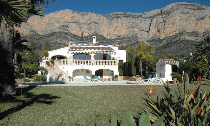 Ermita Villa | Spanish villa with private pool, garden, air conditioning, terraces. Family-friendly.