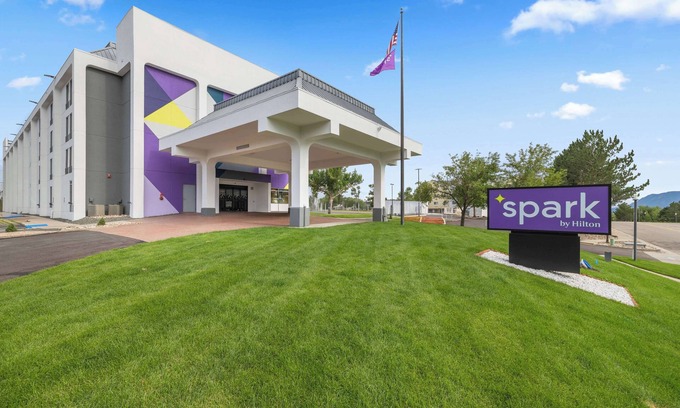 Briargate Hotel | Spark by Hilton Colorado Springs I 25 Central