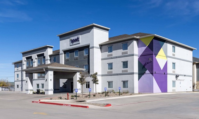 Midland Hotel | Spark by Hilton Midland South