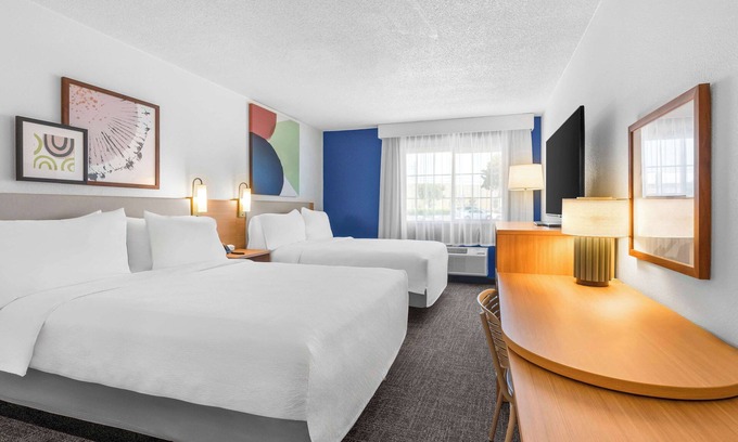 Modesto Hotel | Spark by Hilton Modesto