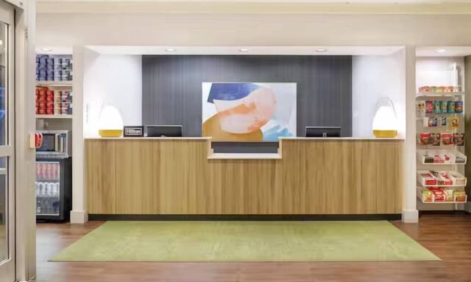 Cote-Des-Neiges—Notre-Dame-De-Grace Hotel | Spark By Hilton Montreal Midtown