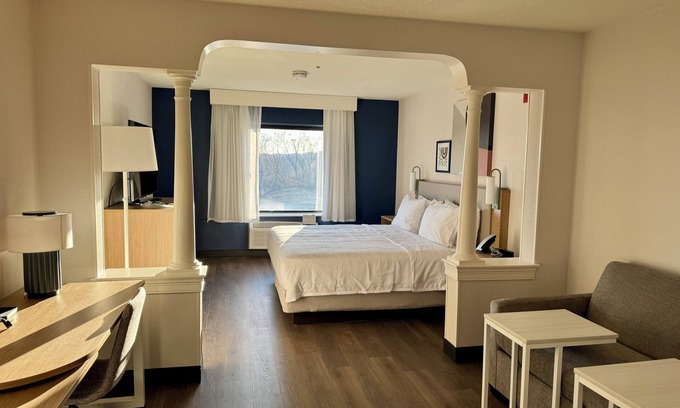 Woburn Hotel | Spark by Hilton Woburn Boston
