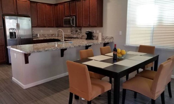 East Roseville Parkway House | Sparkling 3-br house near Kaiser and Sutter Roseville