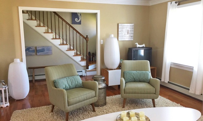Avon House | Sparkling Cape, steps to lake, 3 blocks to town center, close to beach