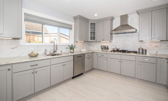 Pacifica House | Sparkling Clean Newly Built Luxury Ocean View 5 BR/3 BA Near SF/SFO+Free Parking