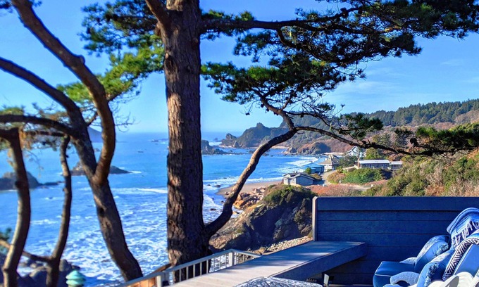 Brookings Apartment | Sparkling Clean, Private & Quiet! Amazing Ocean Views [7]