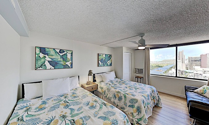McCully - Moiliili Condo | Sparkling Hawaiian Monarch Studio | Pool + Gym