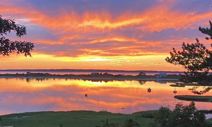 Tisbury House | Sparkling Waterfront Gem, Spectacular Views, Private Beach, Great for Kayaks