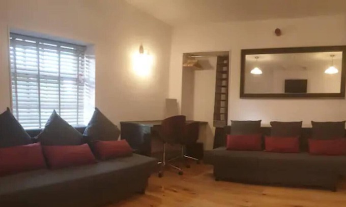 Burnley Apartment | Sparks - Family Suite in Canalside Guesthouse