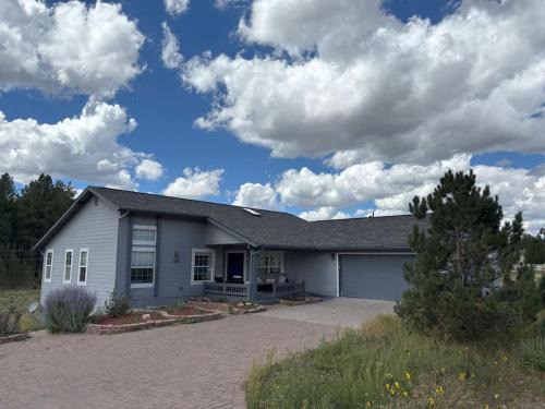 Mountainaire House | Sparrow Nest Hideaway 5BR Home with Hot Tub