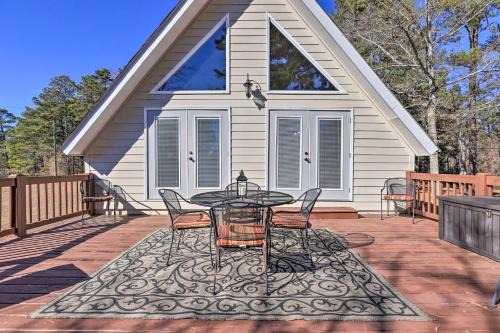 Milledgeville House | Sparta Lake Home with Deck and Boating Access!