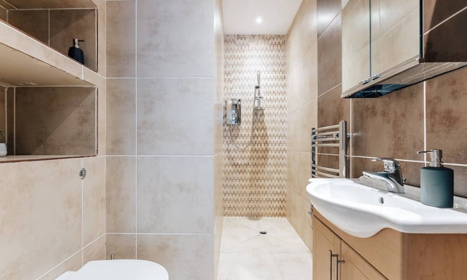 Marchmont Apartment | Special Basement Apartment close to the meadows