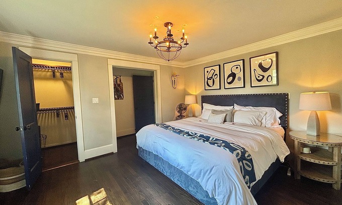 Roswell House | Special! Canton Street Noble Cottage steps to restaurants, gallery, live music