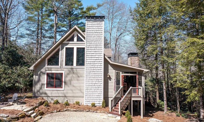 Wildwood Mountain Cabin | Special Offer Creekside Highlands Cabin: Mountain View and Hot Tub.