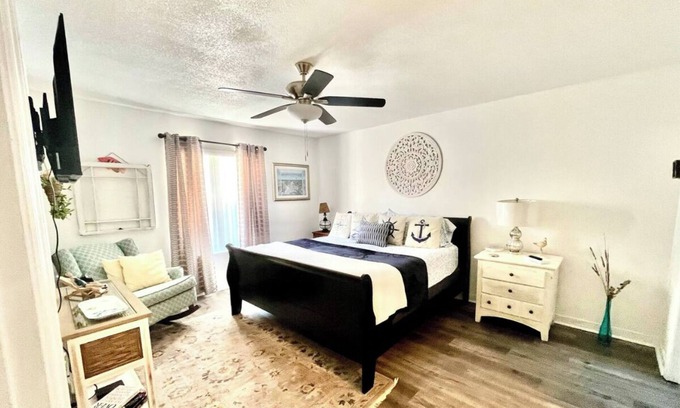 Florida Shores House | SPECIAL PRICE! Large Comfy Stay Pets Welcome w/Parking Trailers/Bikes/Boats