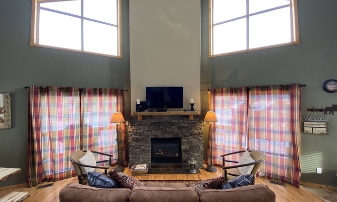Grand Lake House | Special pricing in Sept! 20% off! Close to RMNP, fishing, trails, shops!